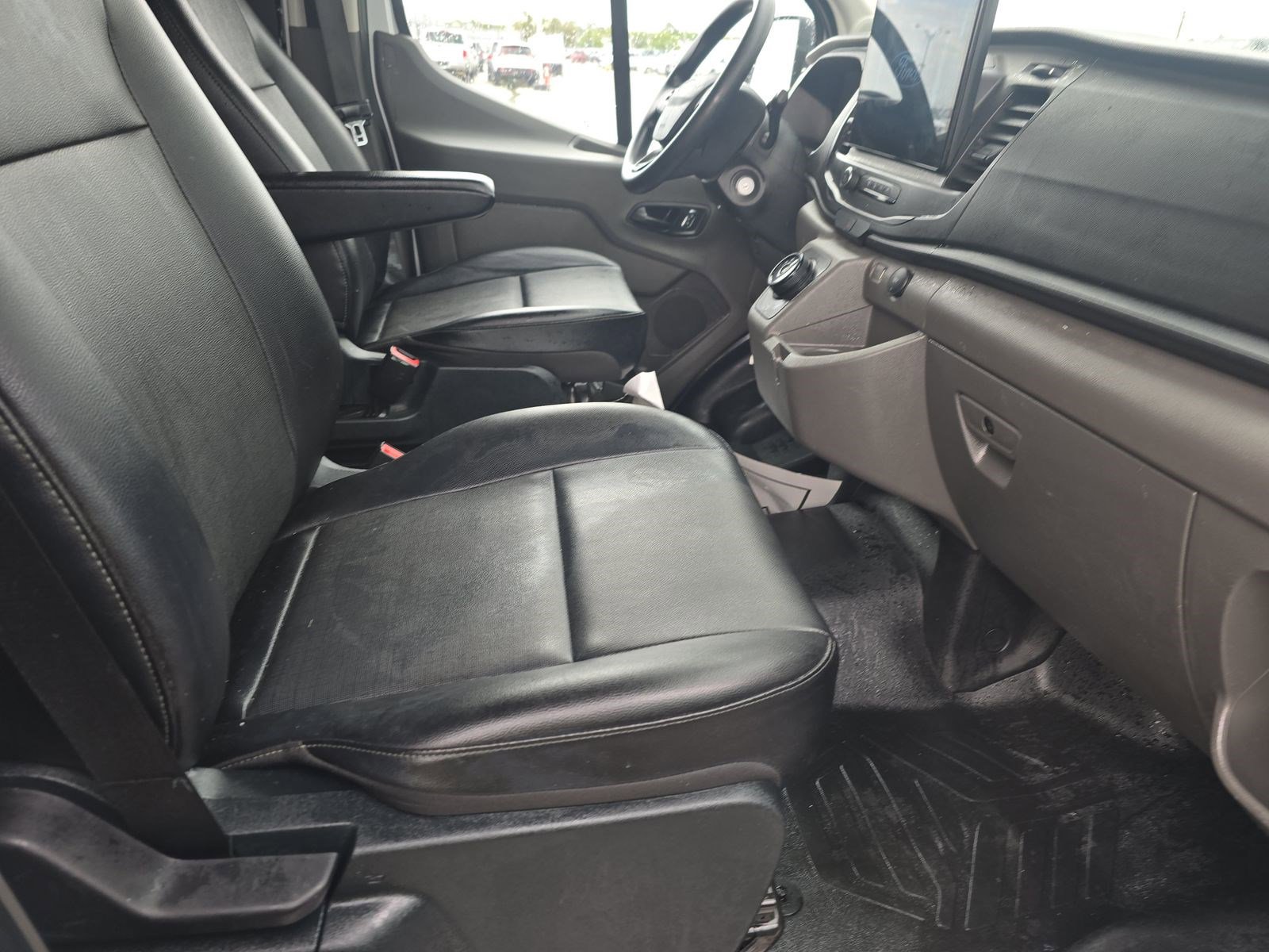 Used 2023 Ford E-Transit Medium Roof w/ Load Area Protection Package image 10
