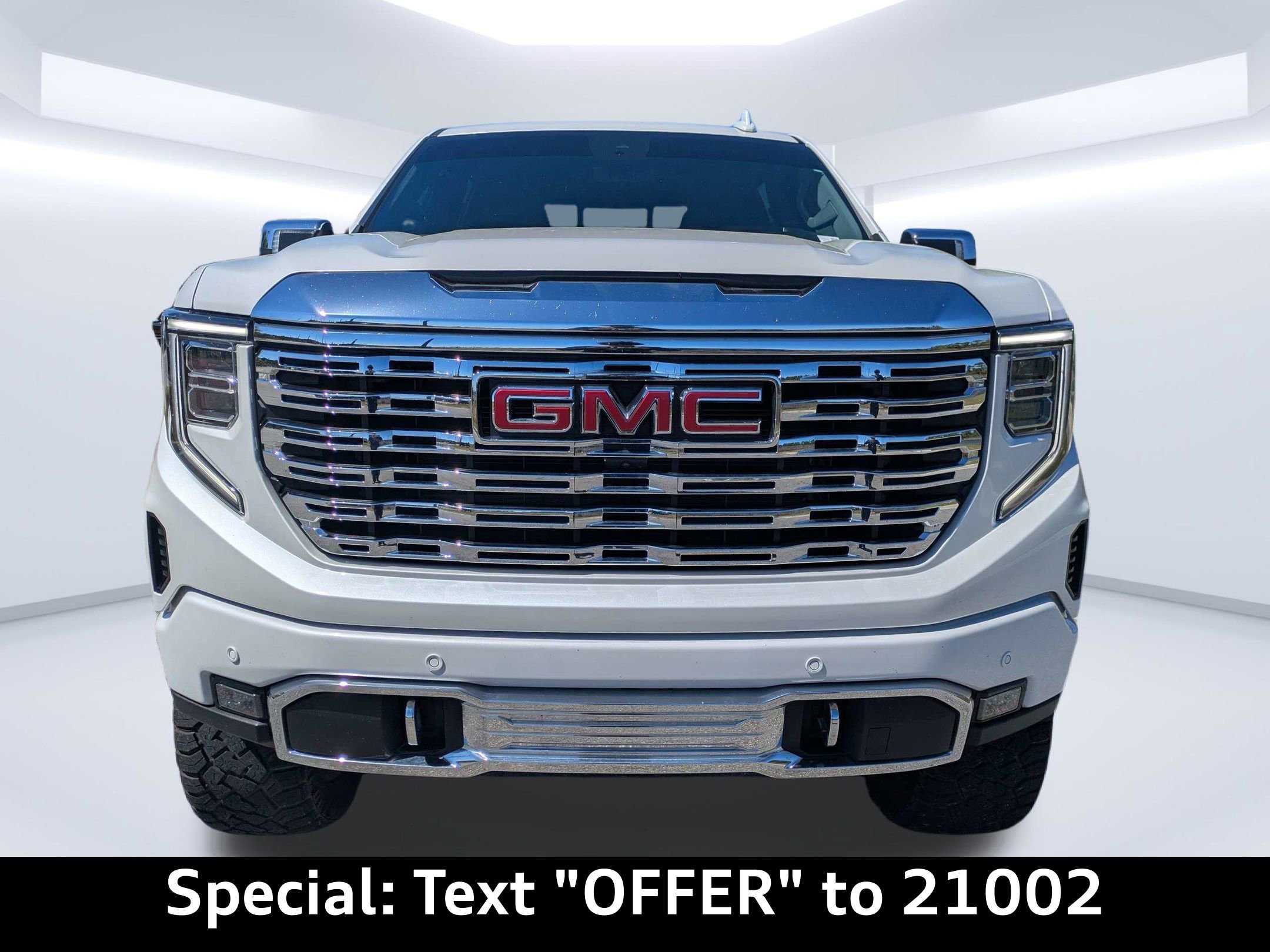 Used 2024 GMC Sierra 1500 Denali w/ Denali Reserve Package AWD/4WD image 8