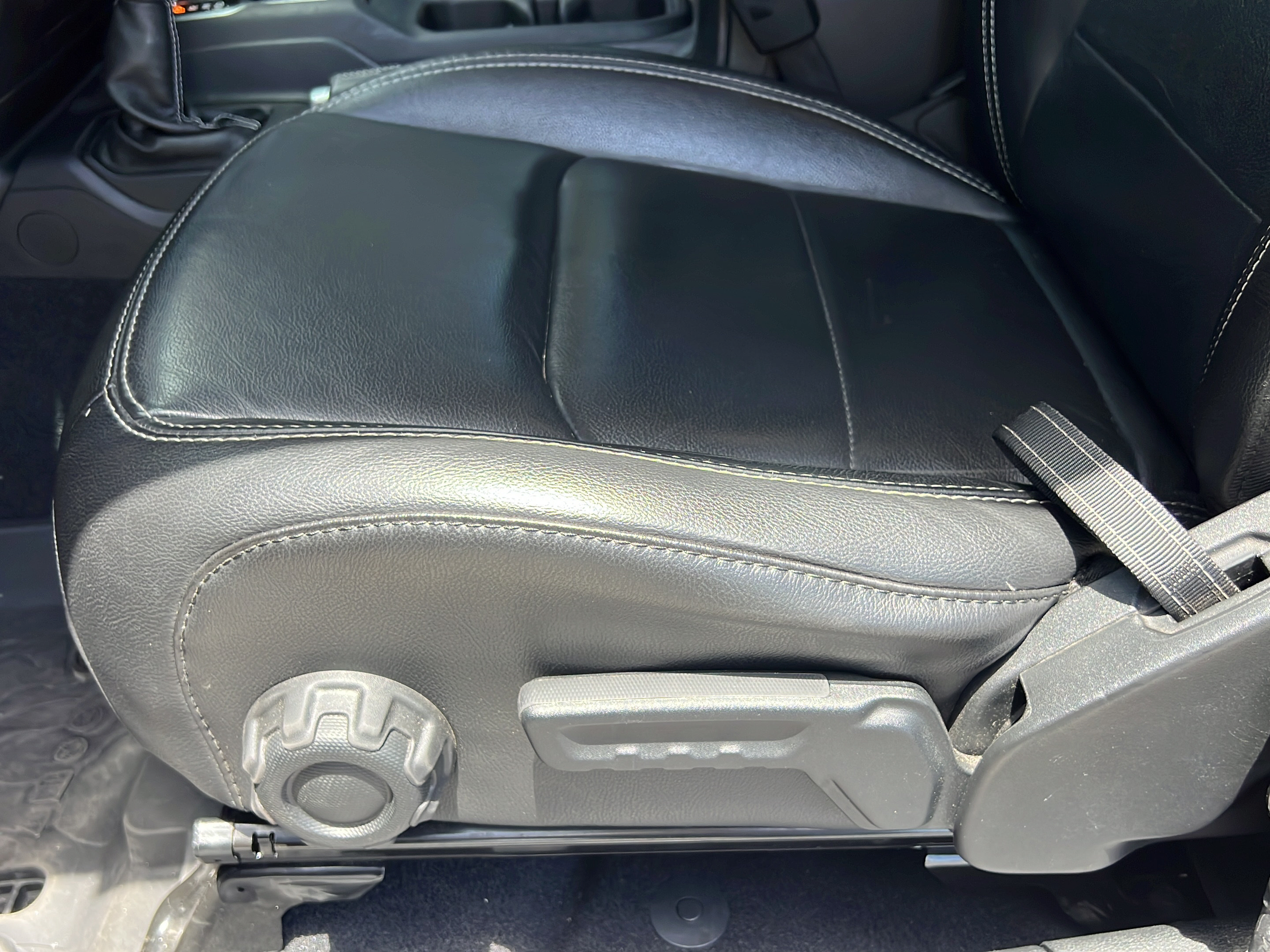 Used 2020 Jeep Wrangler Unlimited Sahara AWD/4WD image 14