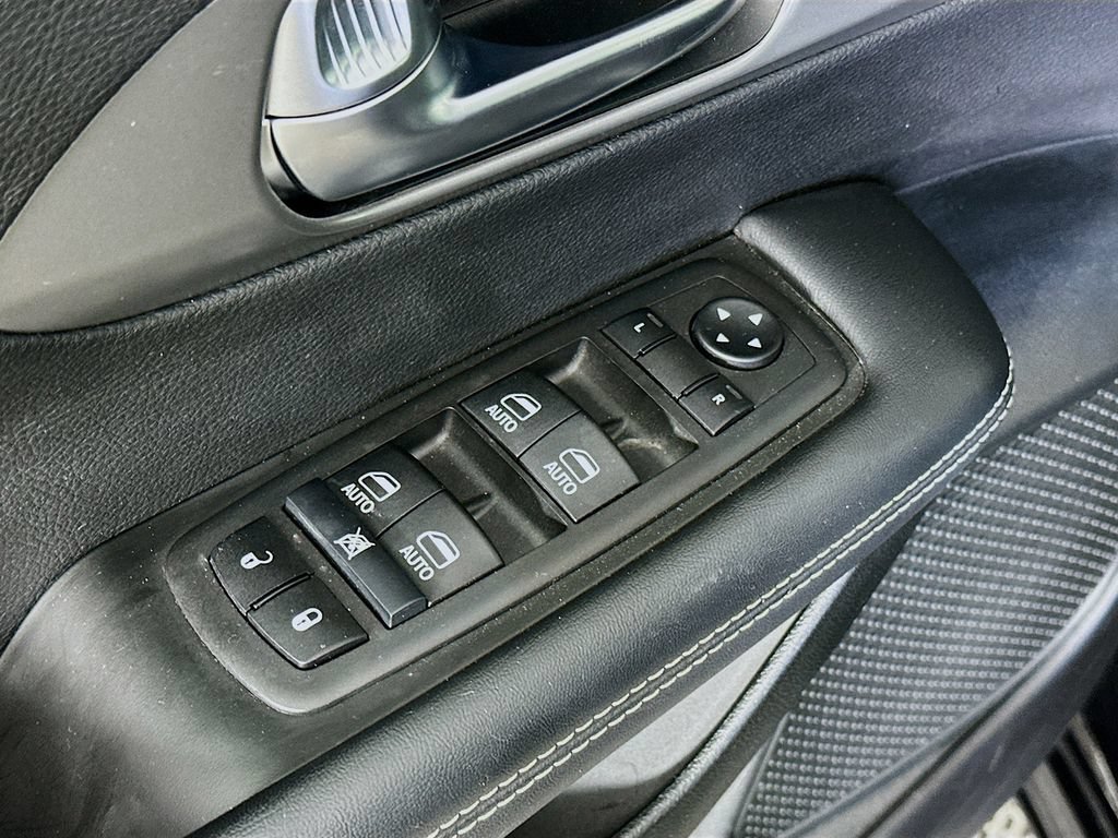 Used 2025 Chrysler Pacifica Select FWD image 23