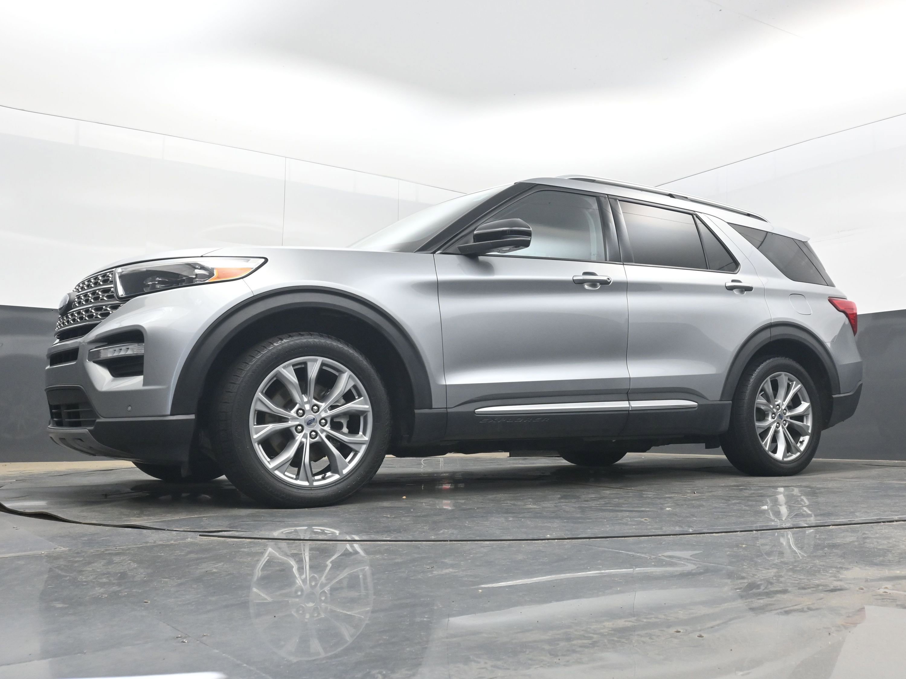 Used 2021 Ford Explorer Limited w/ Equipment Group 301A image 28