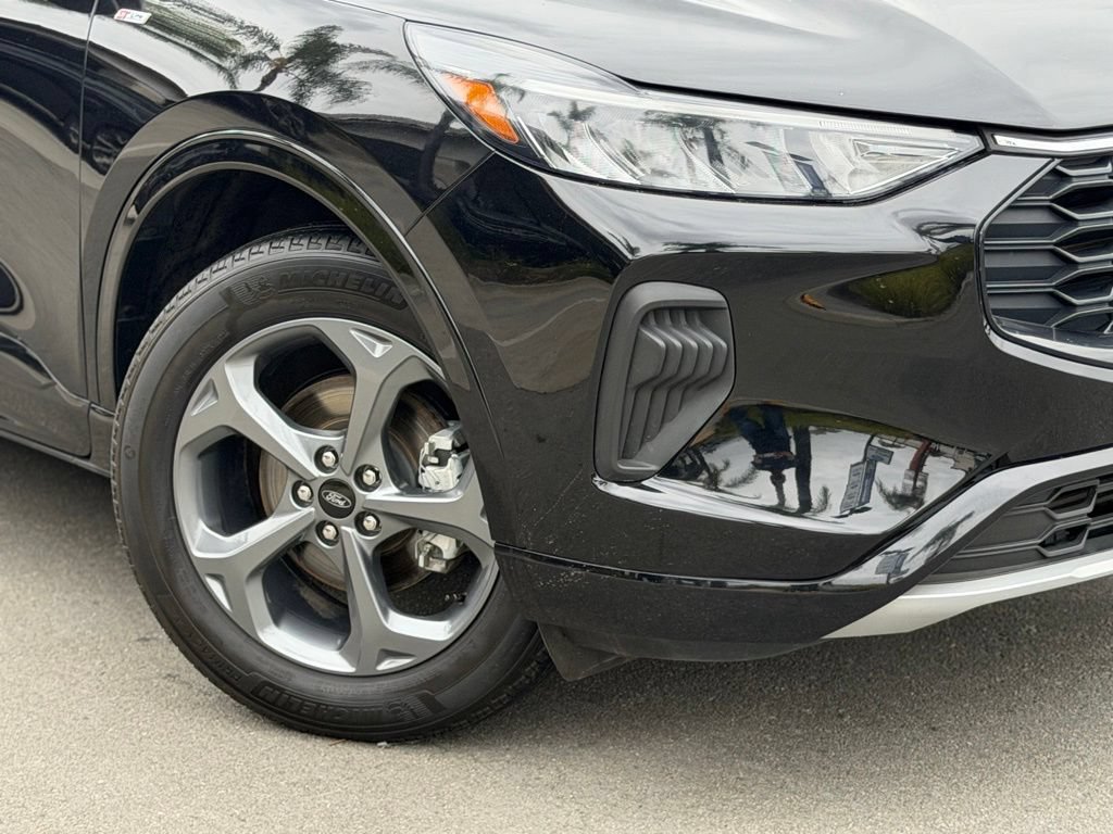 Certified 2023 Ford Escape ST-Line AWD/4WD image 5