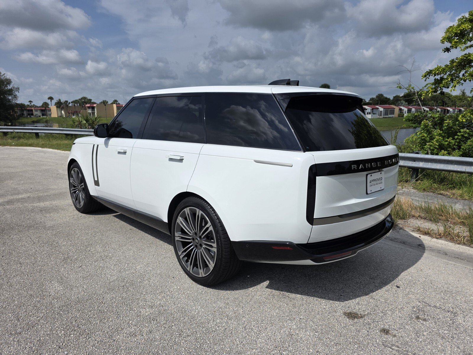 Certified 2024 Land Rover Range Rover SE AWD/4WD image 2