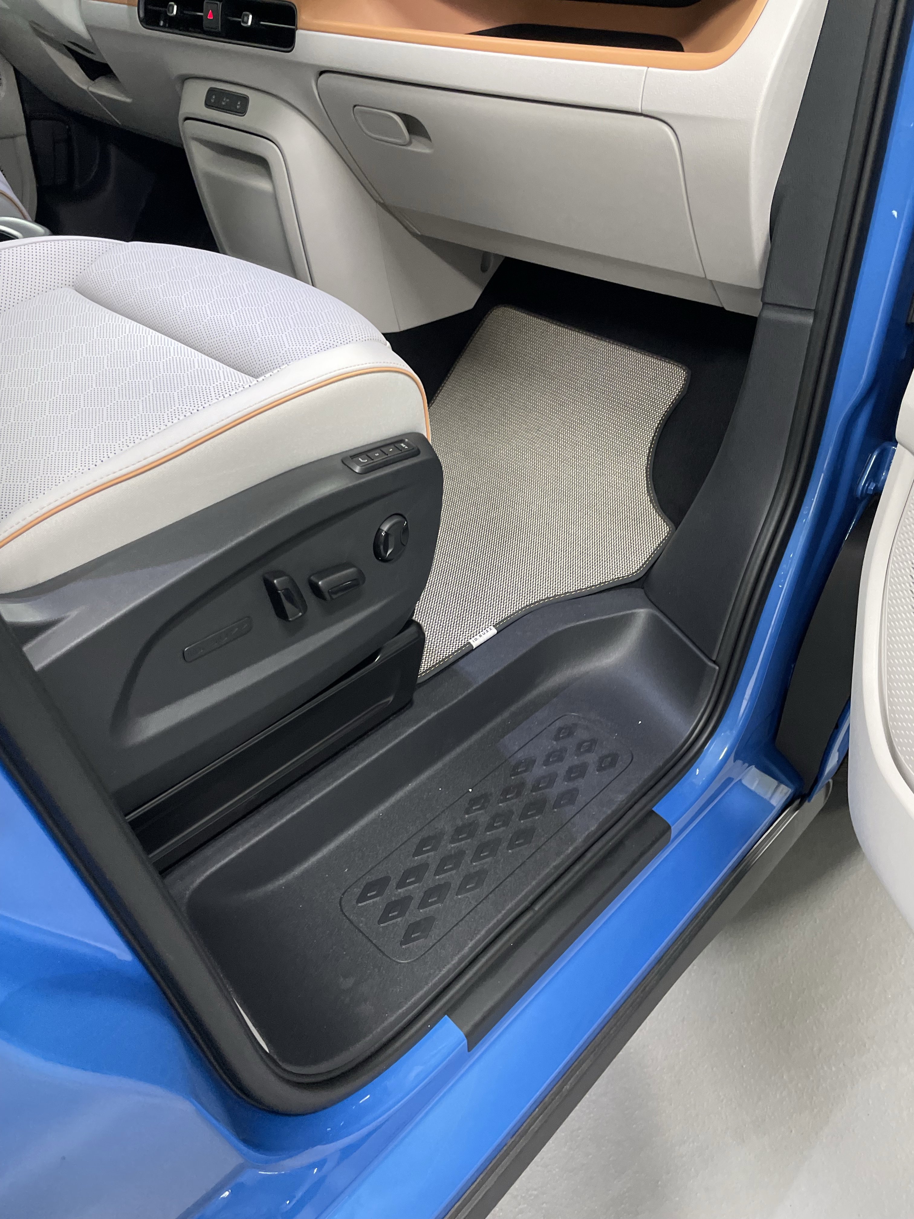 New 2025 Volkswagen ID. Buzz Pro S Plus image 9