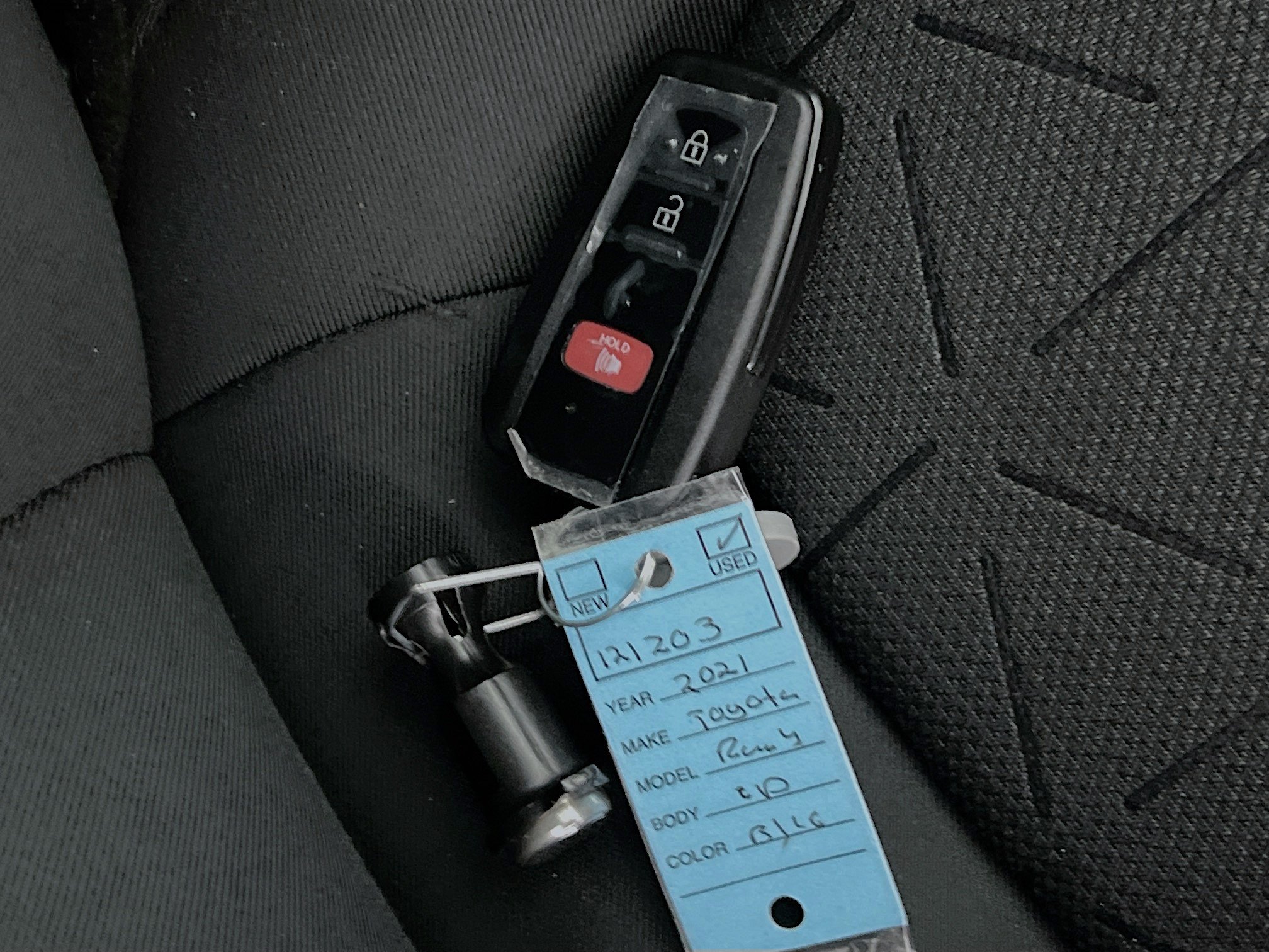 Used 2021 Toyota RAV4 XLE w/ Convenience Package FWD image 36