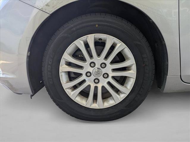 Used 2015 Toyota Sienna XLE FWD image 13