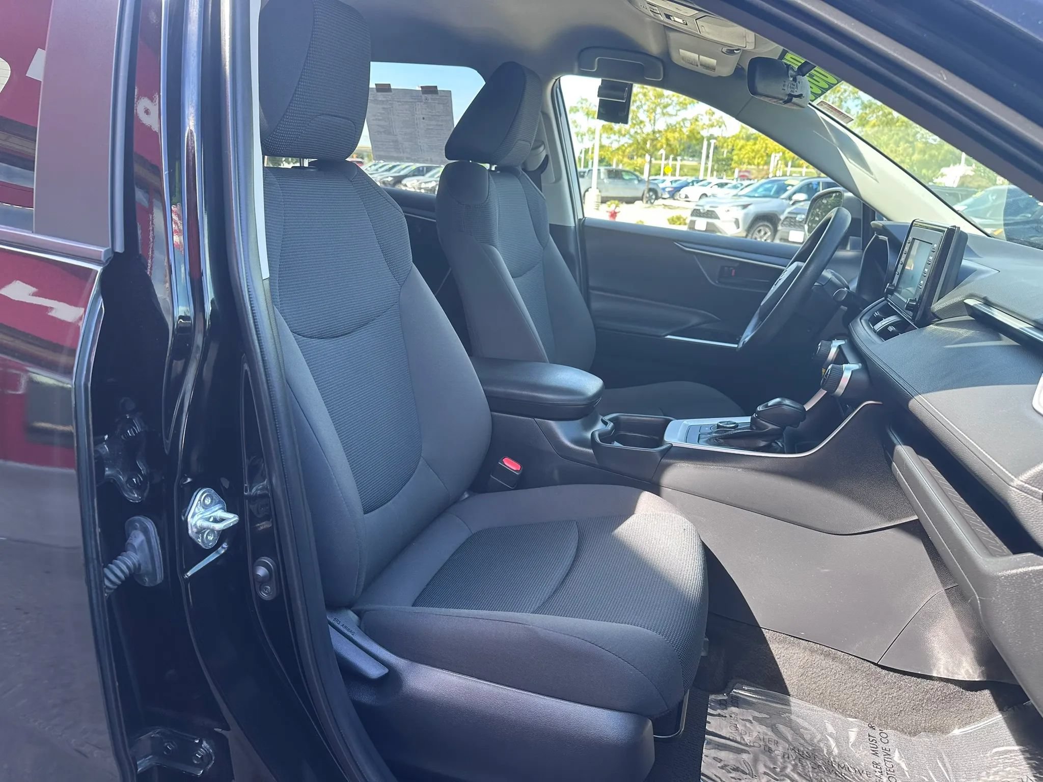 Used 2021 Toyota RAV4 LE AWD/4WD image 11