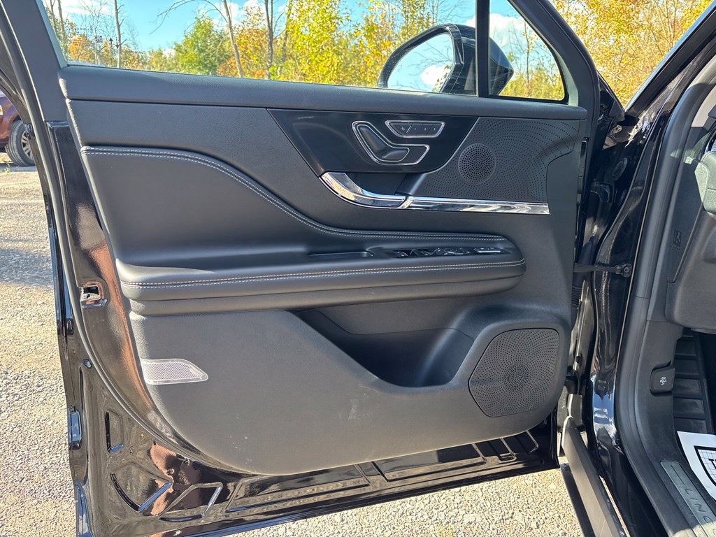Used 2023 Lincoln Corsair AWD image 18