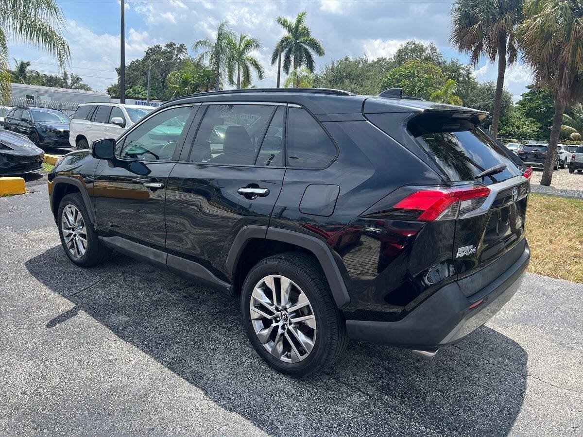 Used 2019 Toyota RAV4 Limited w/ Cold Weather Package FWD image 7