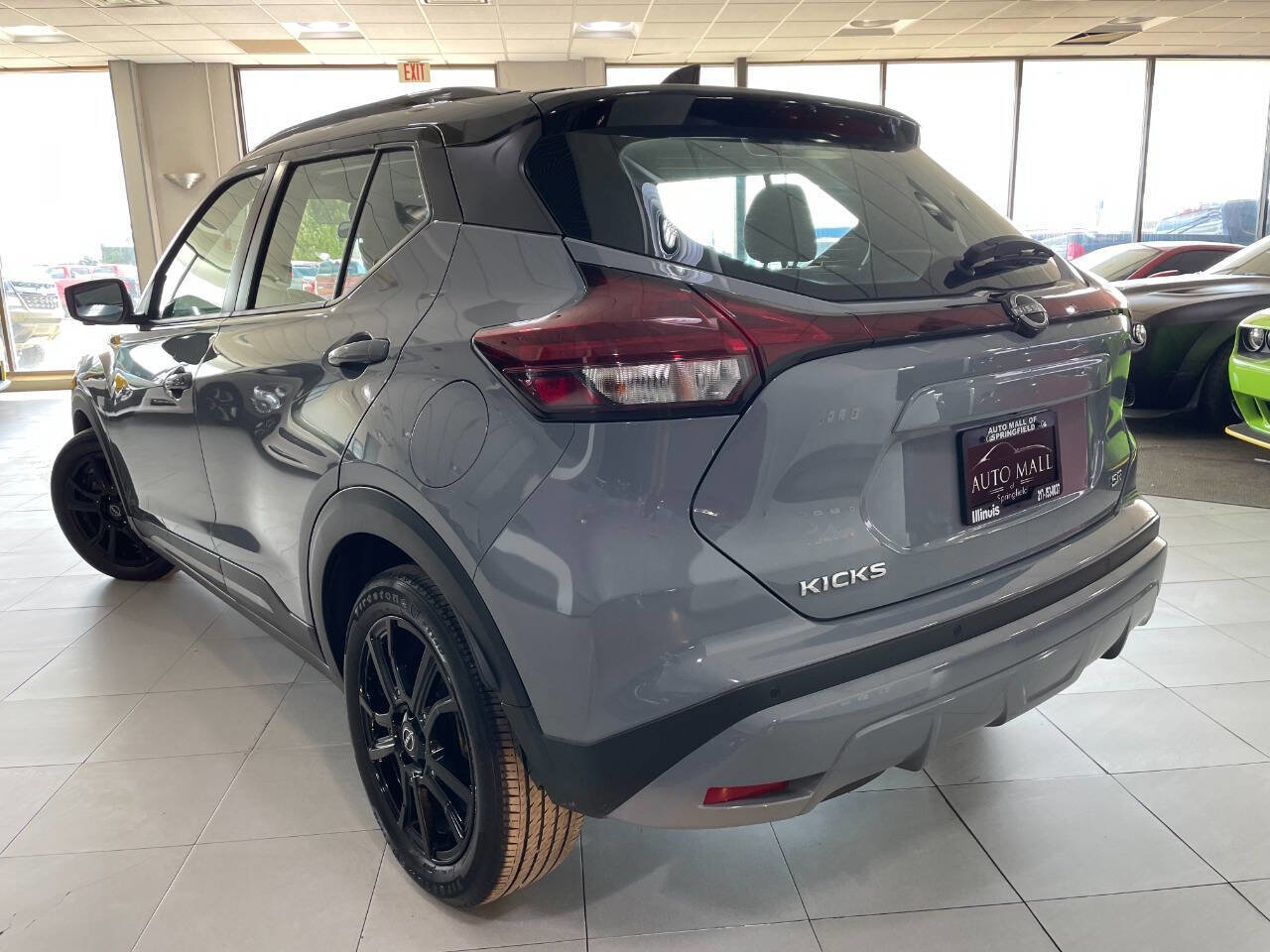 Used 2023 Nissan Kicks SR w/ SR Premium Package image 5