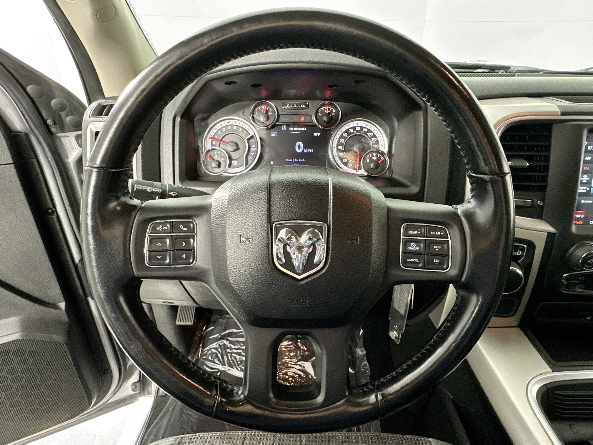 Used 2020 RAM 1500 Classic SLT w/ Luxury Group image 11