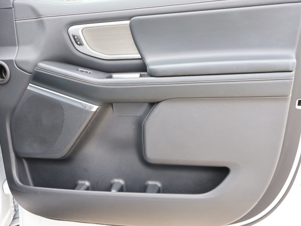 Used 2025 Ford Expedition Max Platinum AWD/4WD image 9