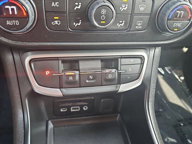 Used 2024 GMC Terrain SLT image 12