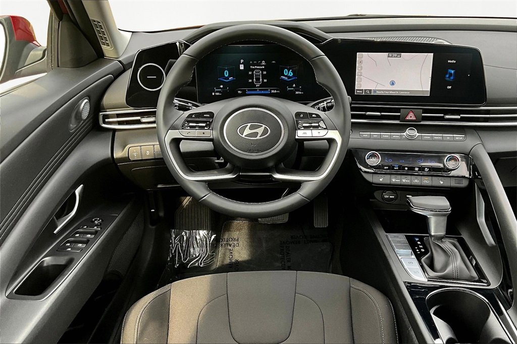 Certified 2025 Hyundai Elantra SEL image 5