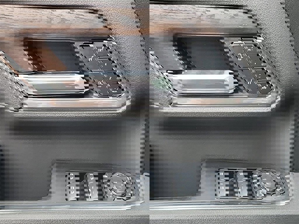 New 2025 GMC Sierra 2500 SLT w/ SLT Premium Package image 16