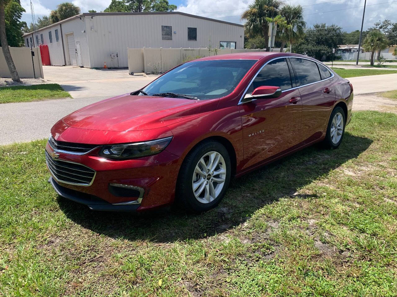 Used 2017 Chevrolet Malibu LT FWD image 2