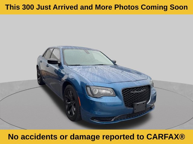 Used 2022 Chrysler 300 Touring w/ Sport Appearance Package RWD image 2