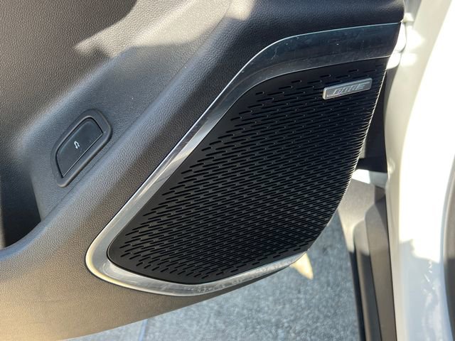 Used 2025 GMC Acadia Elevation image 12