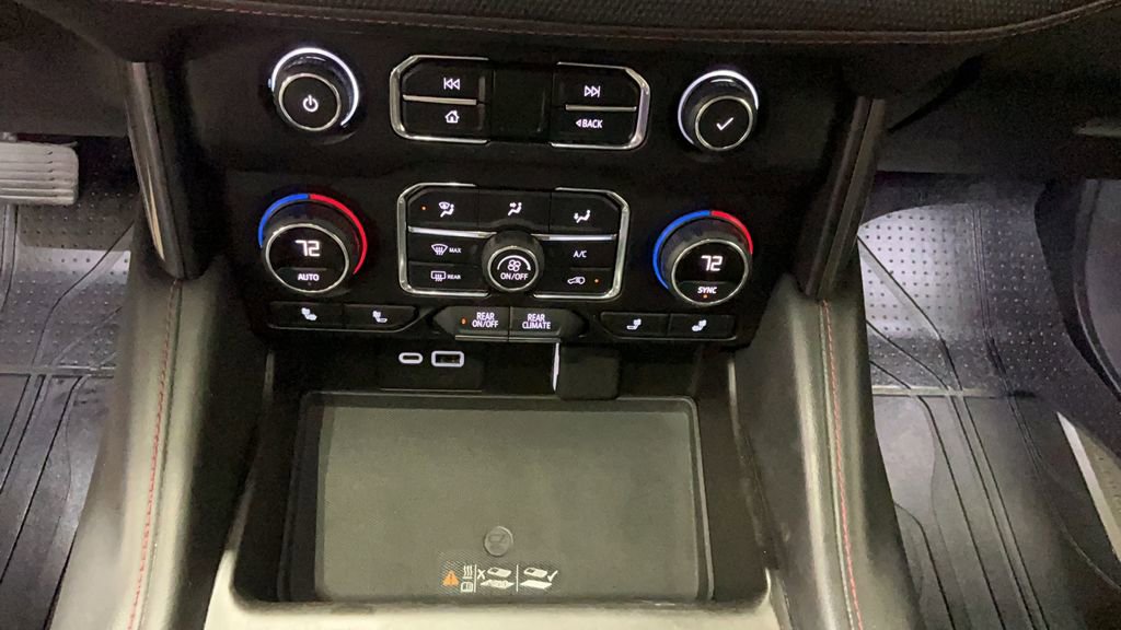 Used 2021 Chevrolet Suburban RST w/ Luxury Package image 21