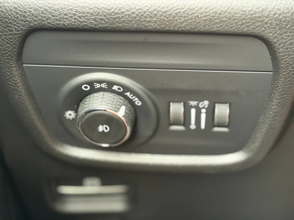 Used 2023 Jeep Grand Cherokee L Limited AWD/4WD image 36