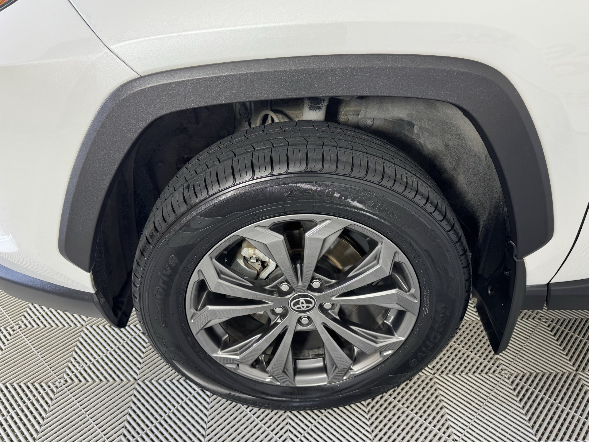 Certified 2024 Toyota RAV4 XLE Premium AWD/4WD image 33
