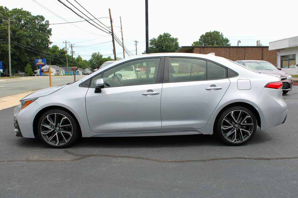 Used 2022 Toyota Corolla SE FWD image 2