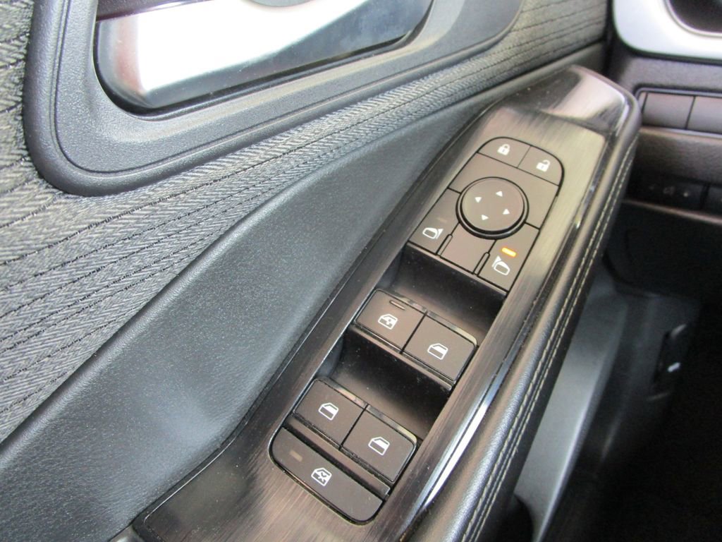 Used 2023 Nissan Rogue SV image 30