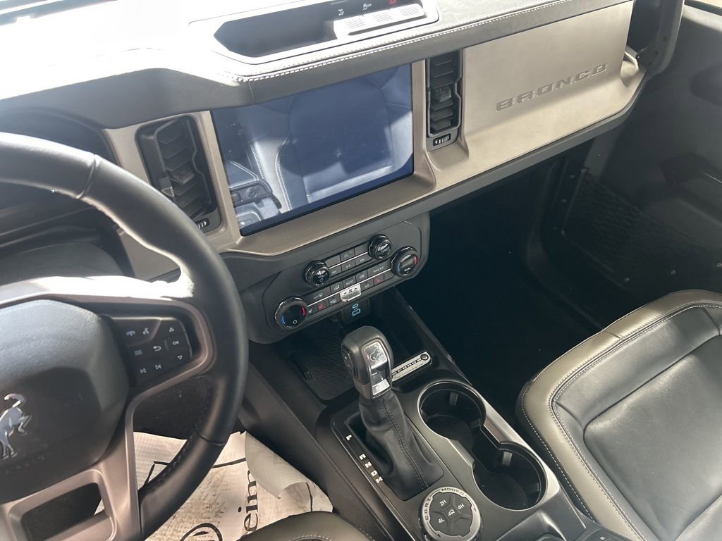 Used 2025 Ford Bronco Outer Banks w/ Black Appearance Package image 4