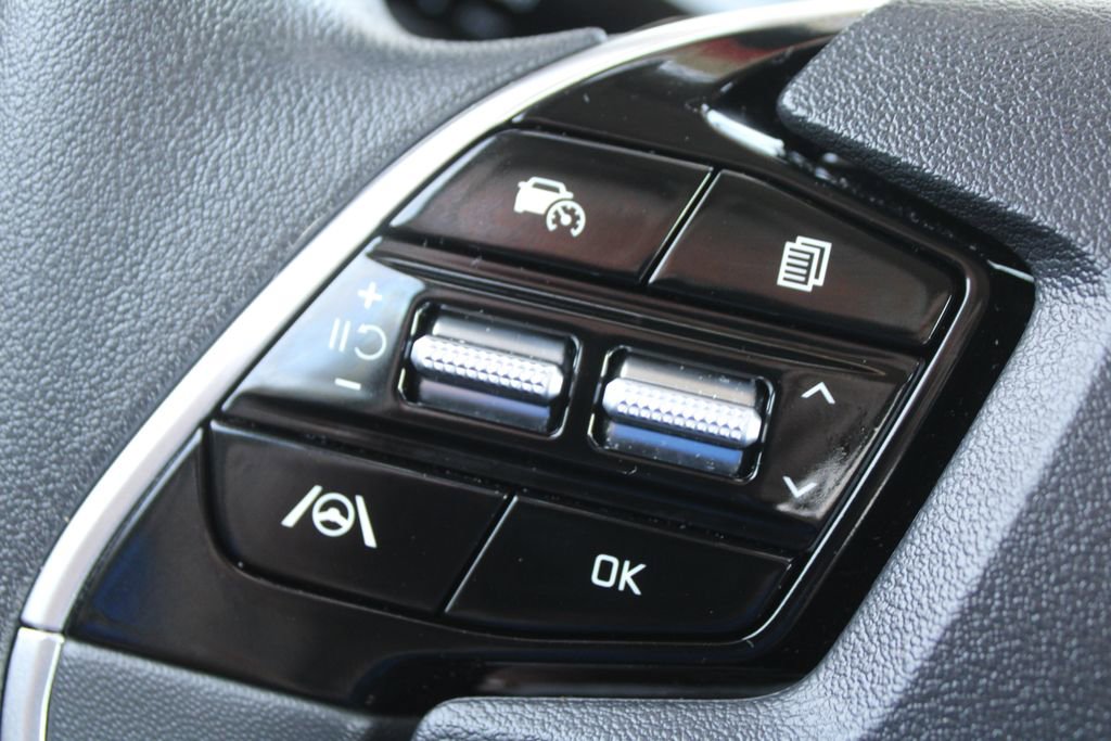 Used 2025 Kia Niro LX image 25