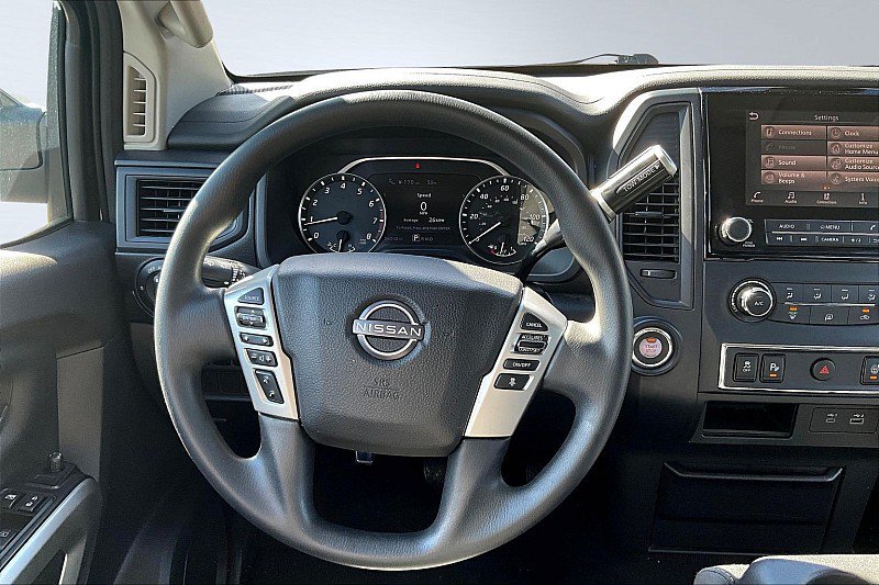 Used 2023 Nissan Titan SV RWD image 6