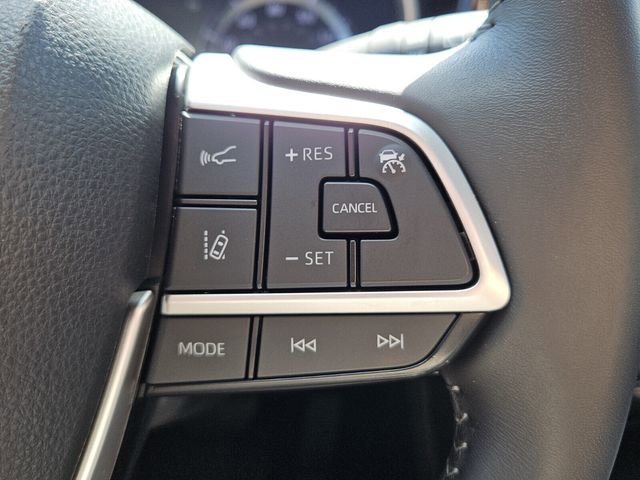 Used 2023 Toyota Highlander XLE image 13