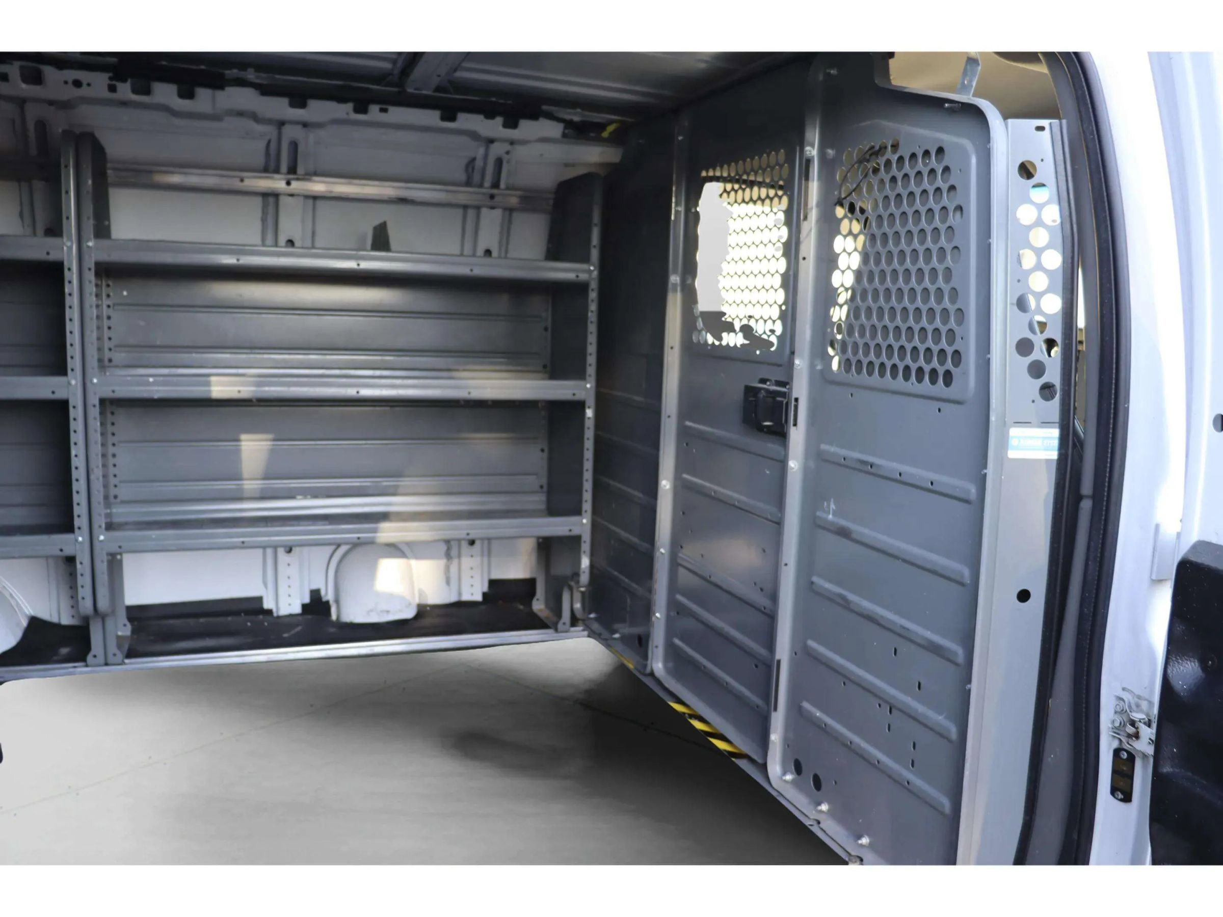 Used 2016 Chevrolet Express 2500 image 28