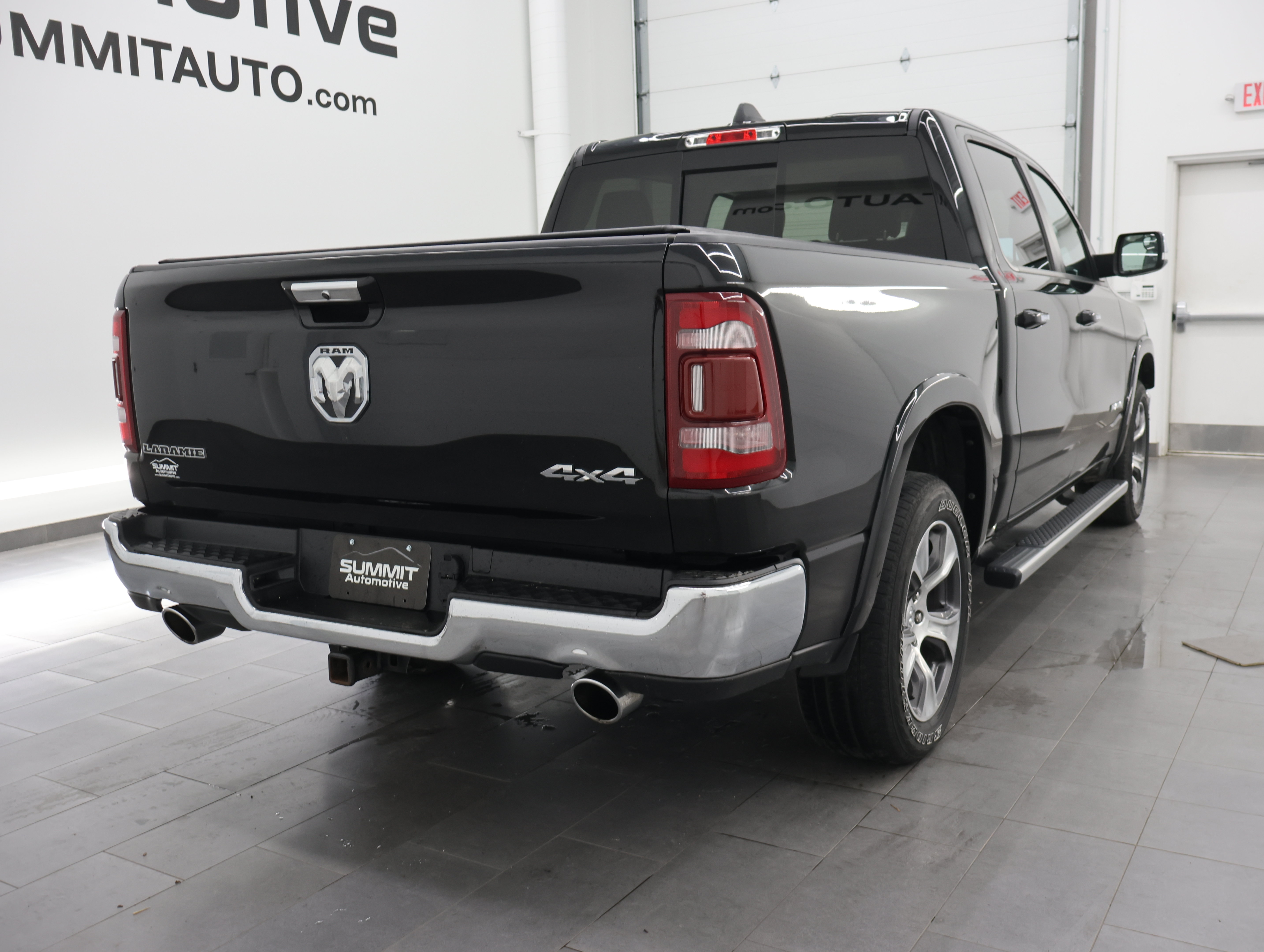 Used 2022 RAM 1500 Laramie AWD/4WD image 4