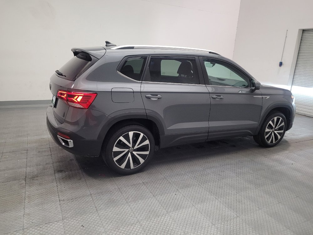 Used 2023 Volkswagen Taos SE w/ Panoramic Sunroof Package FWD image 10