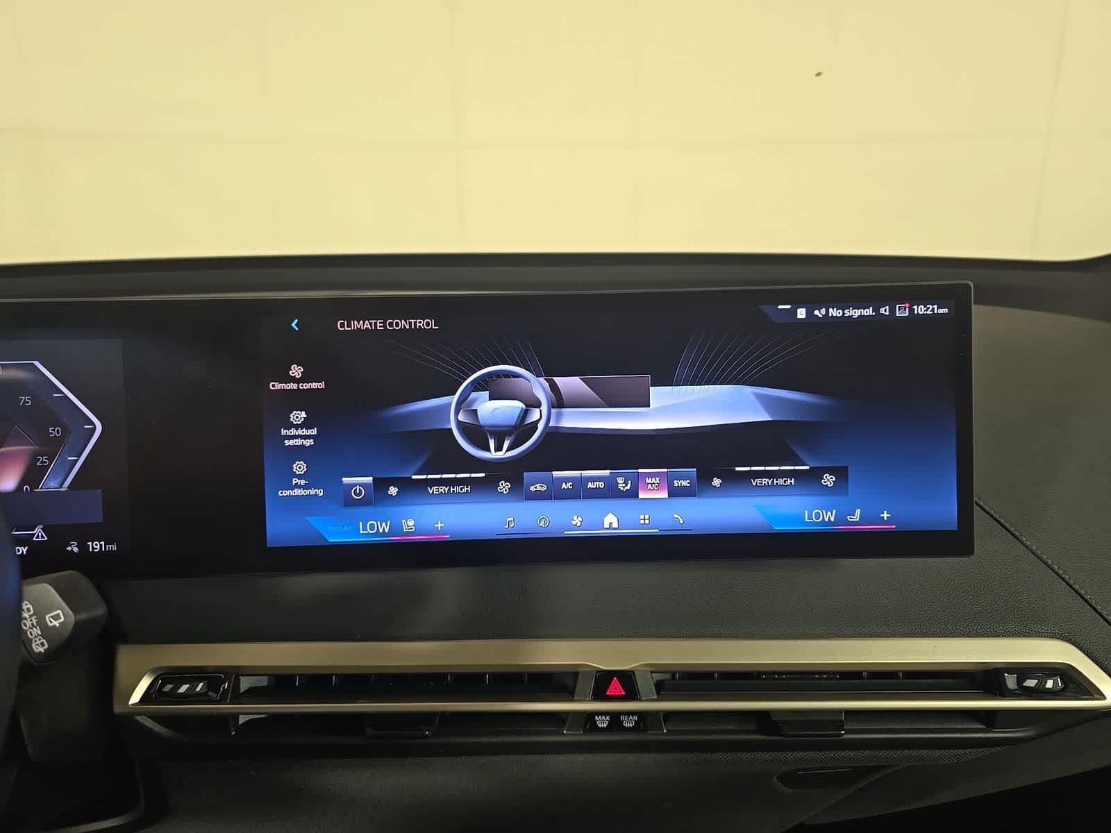 Used 2024 BMW iX xDrive50 w/ Sport Package AWD/4WD image 11