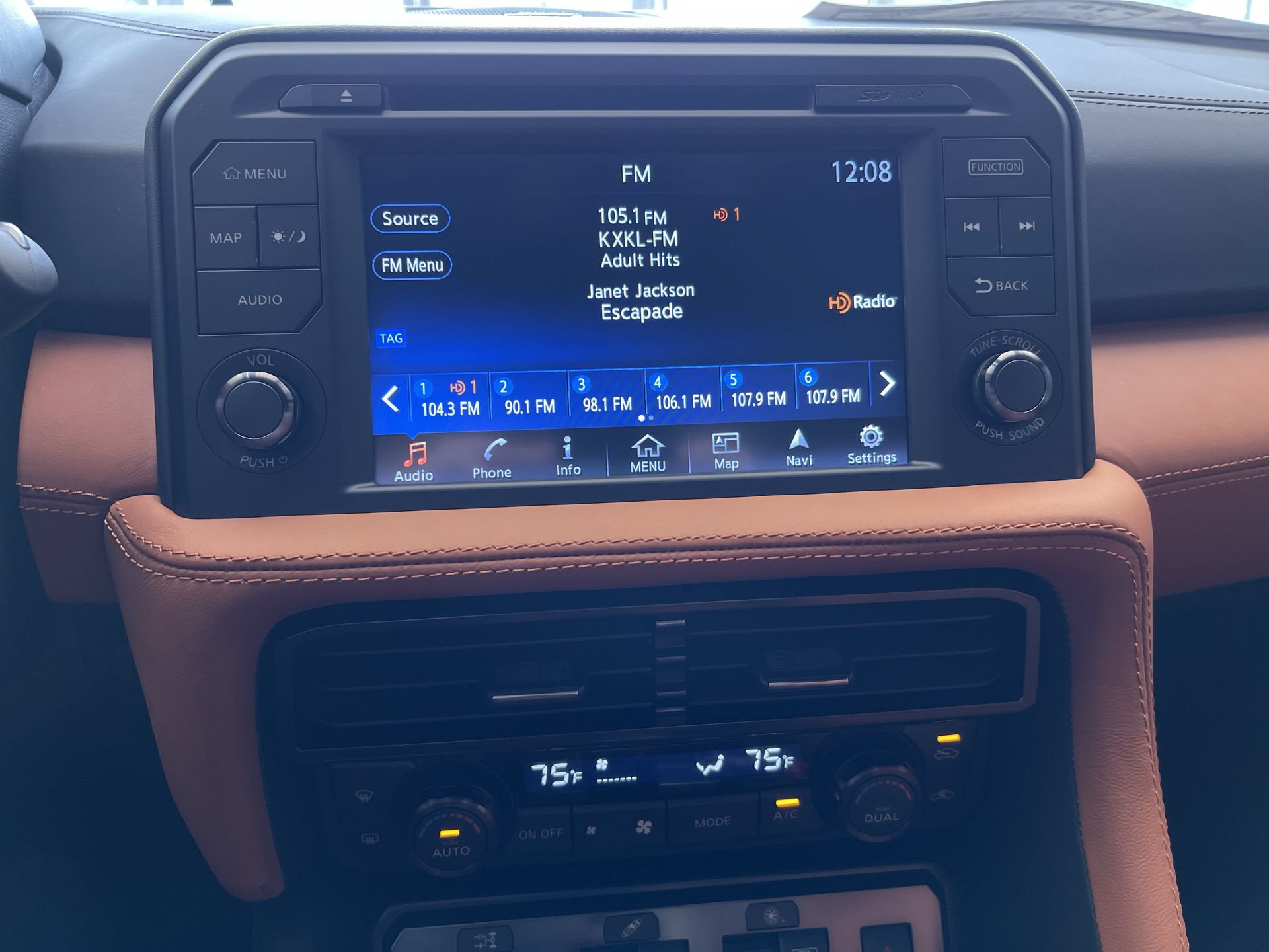 Used 2018 Nissan GT-R Premium w/ Premium Interior Package AWD/4WD image 17