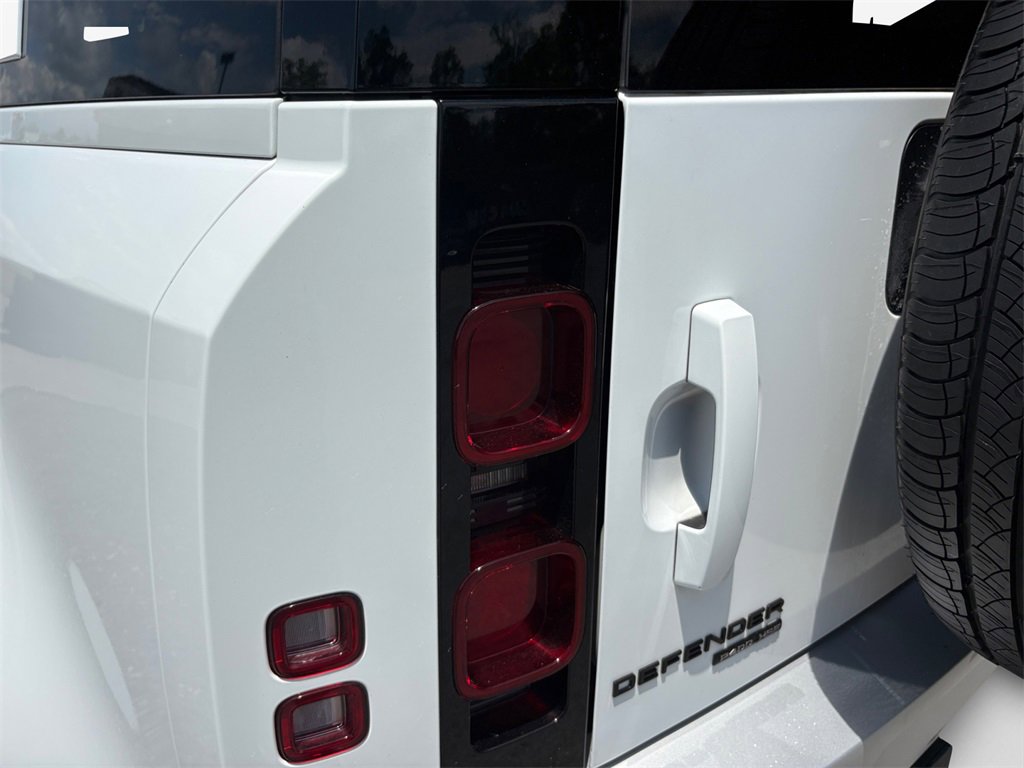 Used 2020 Land Rover Defender 110 HSE image 21