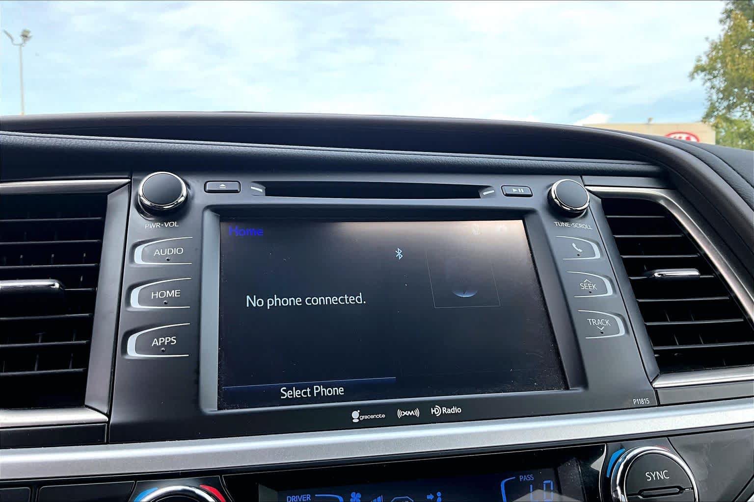 Used 2019 Toyota Highlander Plus AWD/4WD image 29