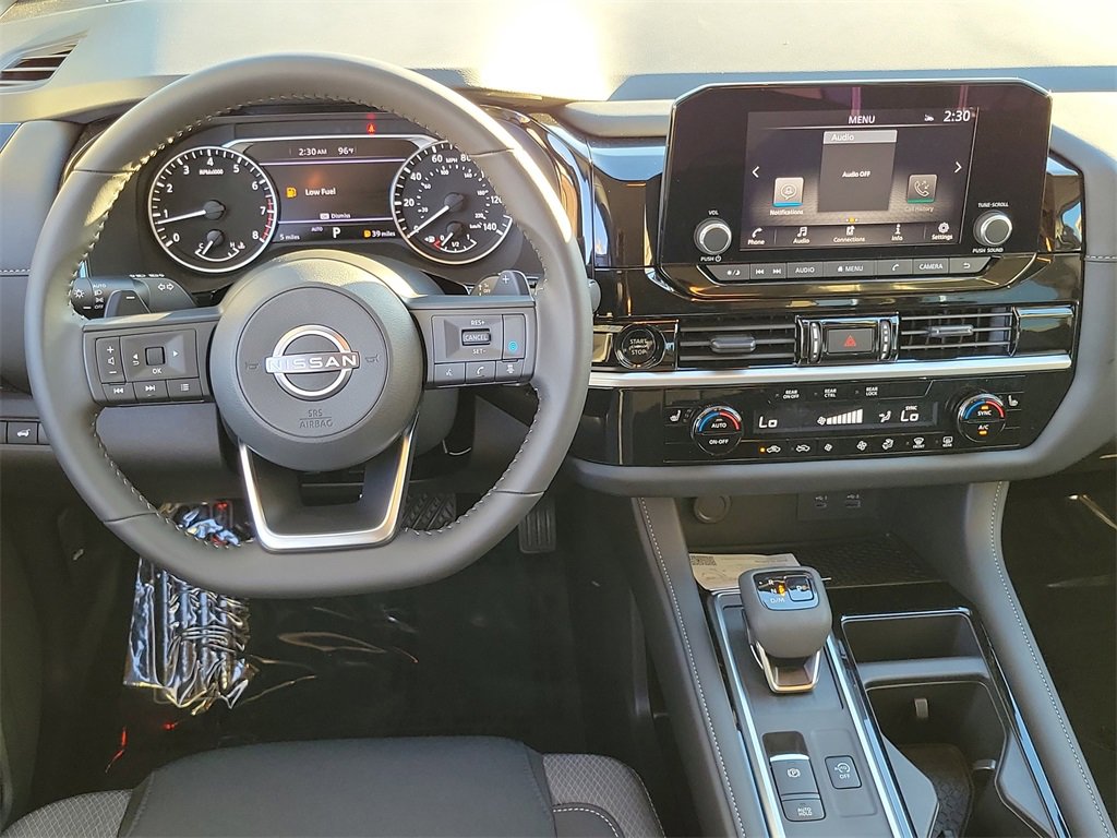 New 2025 Nissan Pathfinder SV image 4