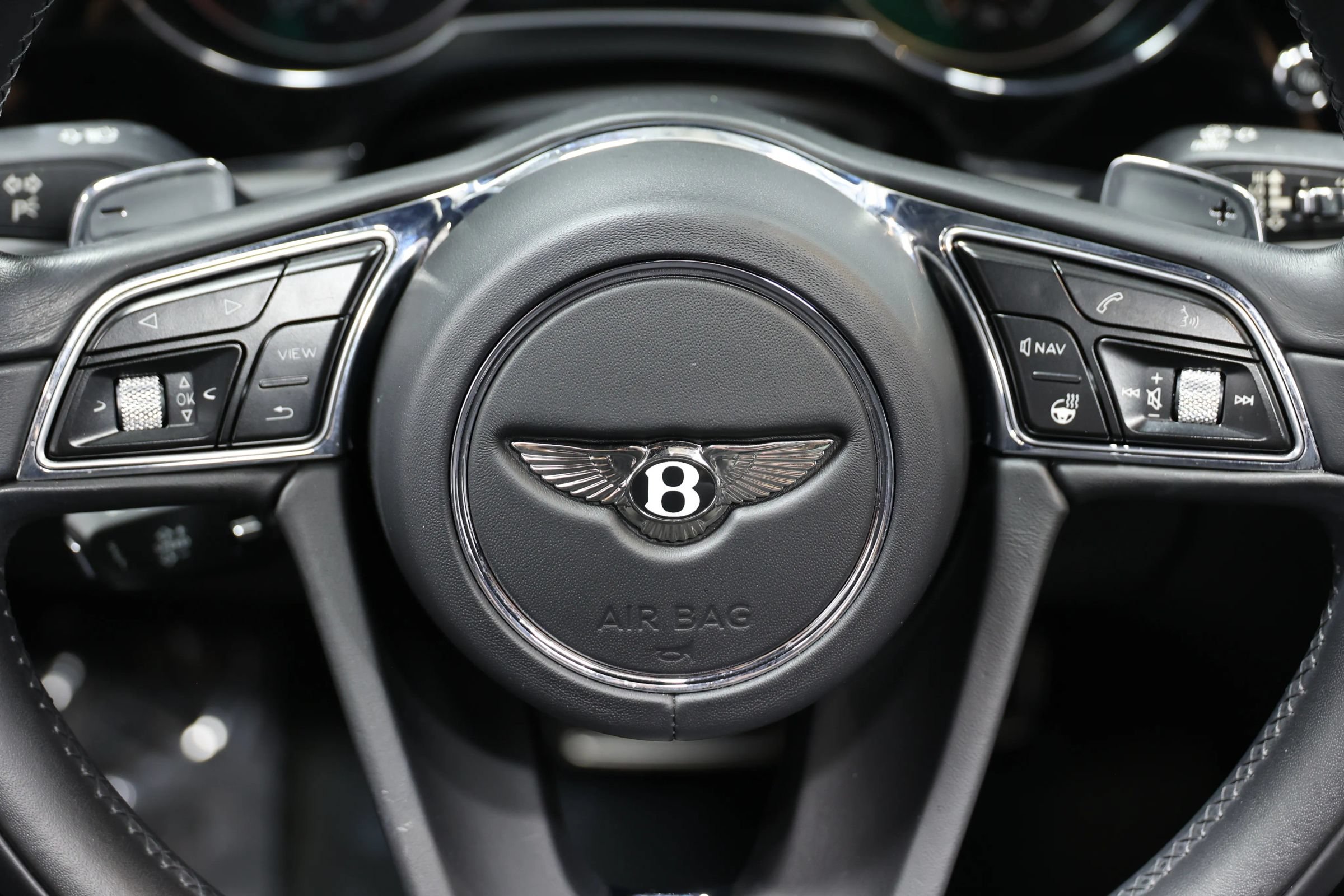 Used 2018 Bentley Bentayga Onyx Edition AWD/4WD image 29