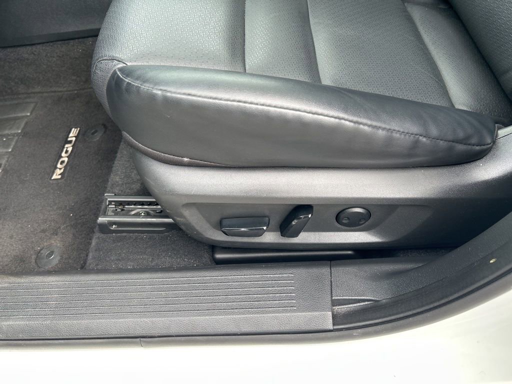 Certified 2023 Nissan Rogue SV w/ SV Premium Package image 21