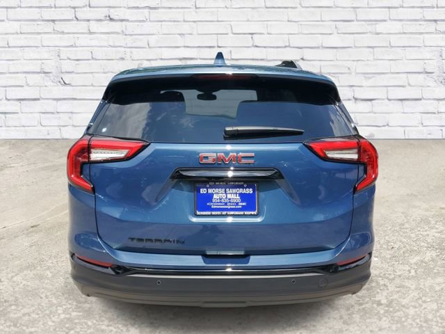 Certified 2024 GMC Terrain SLE w/ Driver Convenience Package FWD image 3