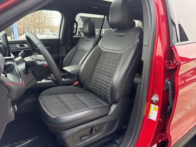 Used 2025 Ford Explorer ST-Line w/ Premium Package image 10
