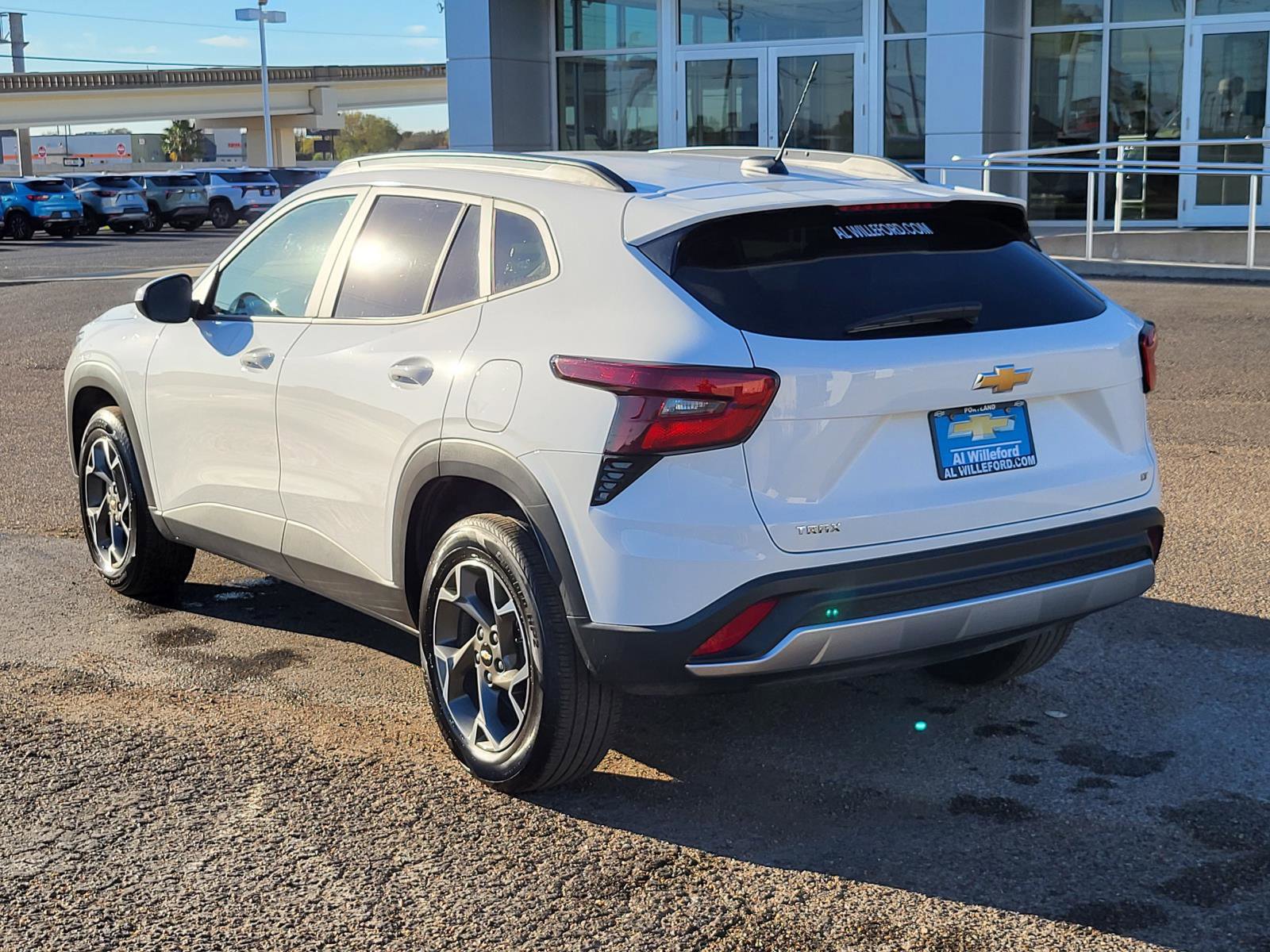 Used 2025 Chevrolet Trax LT w/ LT Convenience Package image 3