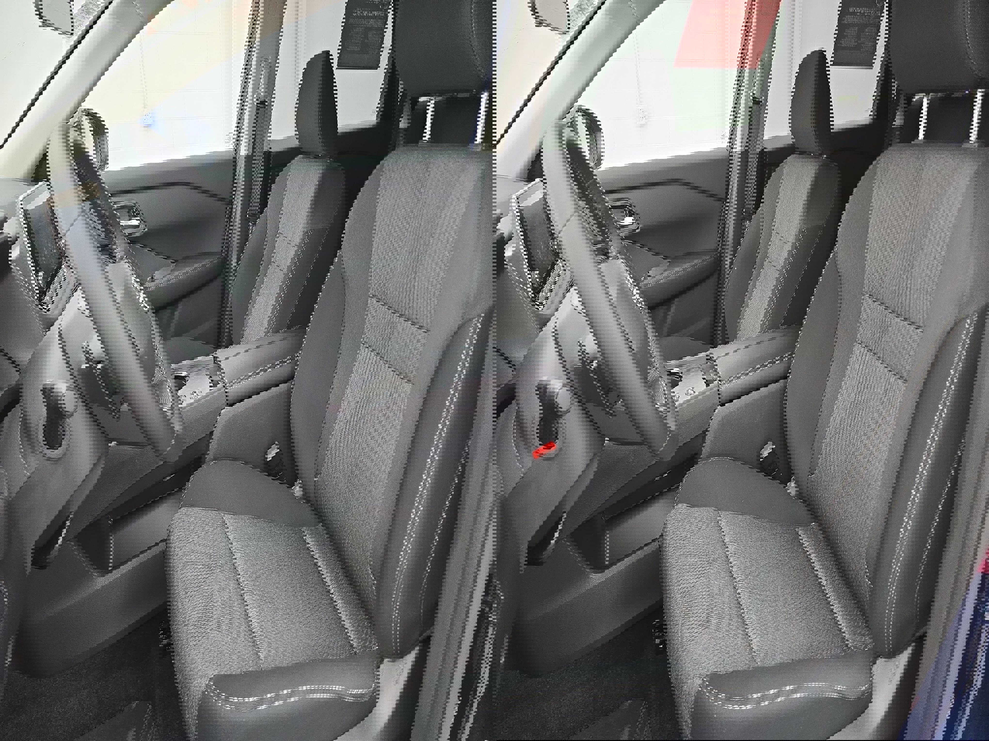 Certified 2025 Nissan Rogue SV image 15