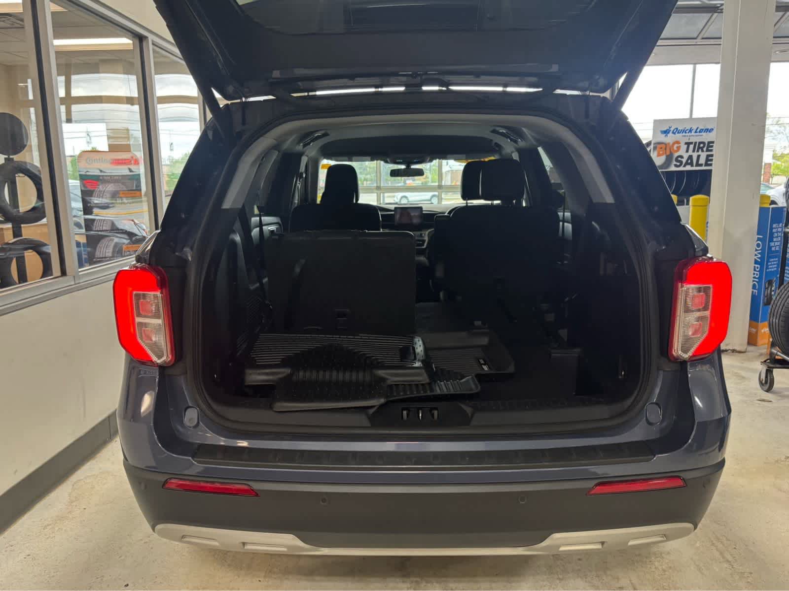 Used 2021 Ford Explorer XLT w/ Equipment Group 202A AWD/4WD image 29