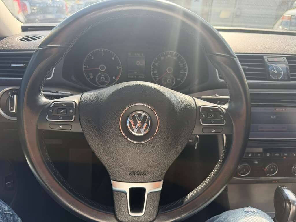 Used 2014 Volkswagen Passat TDI SE FWD image 8