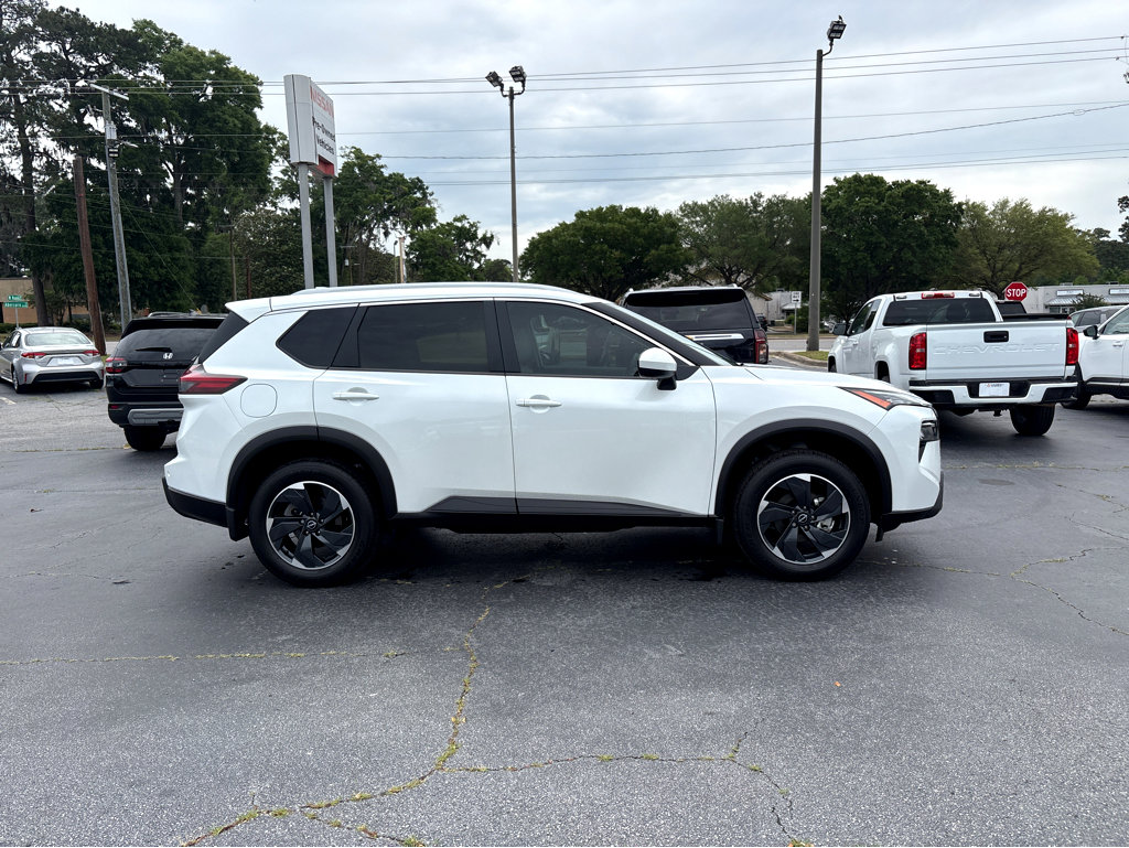 Used 2025 Nissan Rogue SV w/ SV Premium Package FWD image 27
