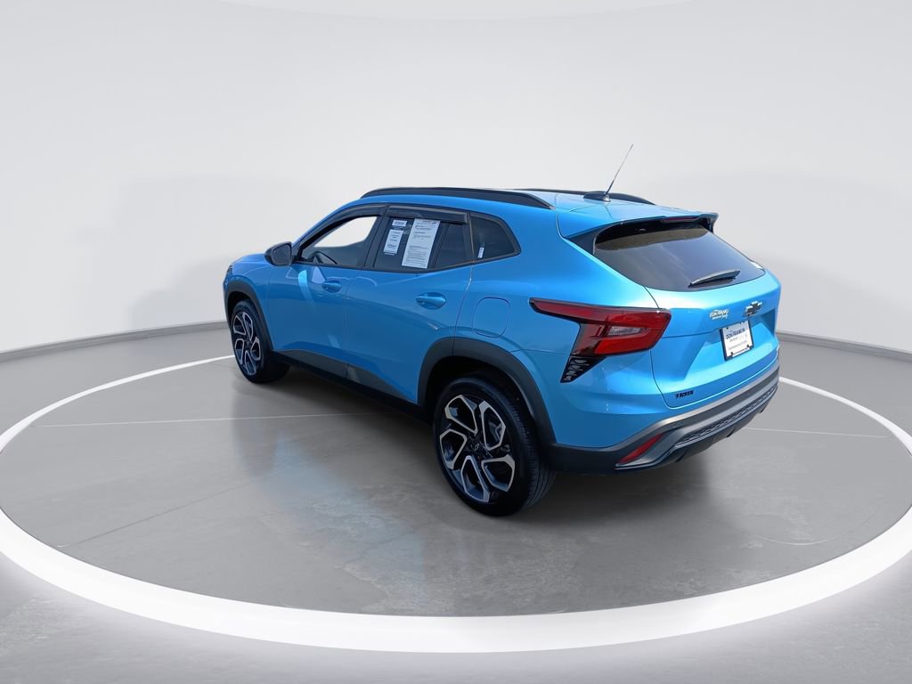 Used 2025 Chevrolet Trax RS w/ Sunroof Package FWD image 6