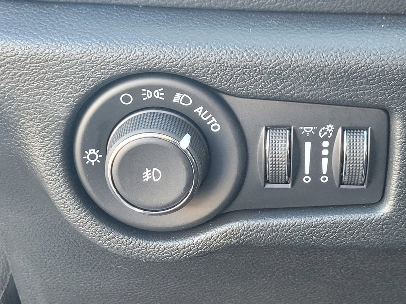 New 2026 Chrysler Pacifica Select FWD image 27